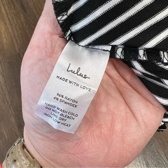 🆕 Lulu’s Take the Lead Black Striped Tie-Front Crop Top SZ XL - Picture 8 of 8